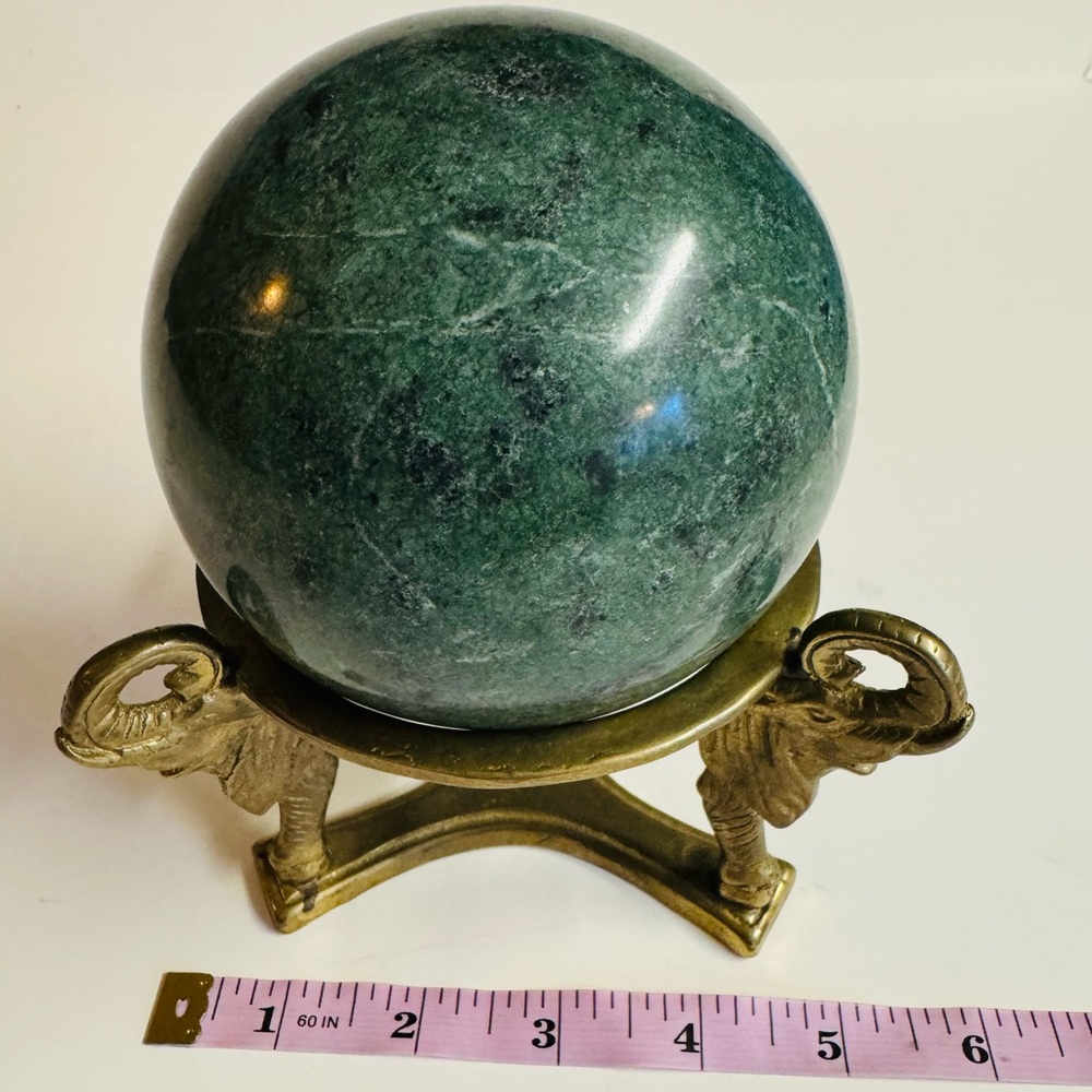 Vtg Green Marble sphere on brass elephant stand.Approximately 13” diameter. - Picture 9 of 9